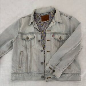 Levi's ex-boyfriend trucker Denim Jacket with Floral Lining
